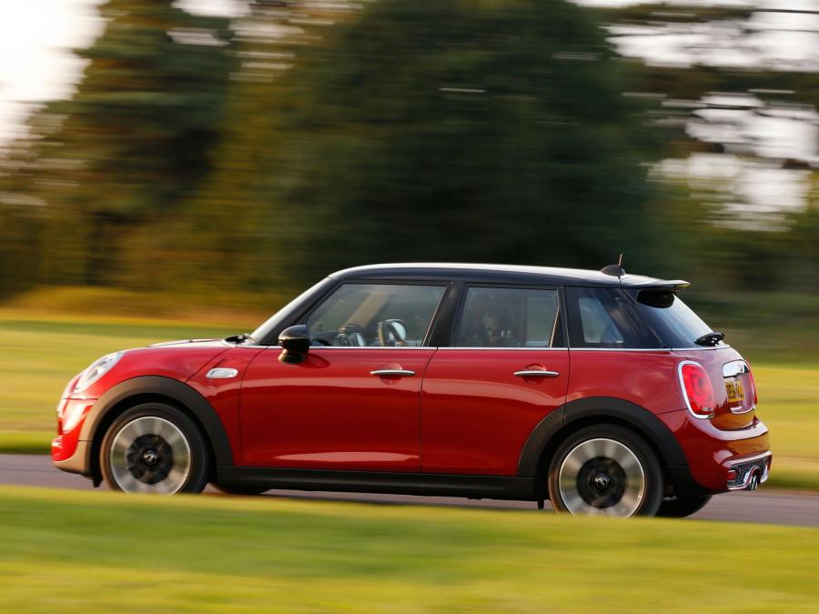  Mini Cooper S 5-Door 2014 года  (UK) (фото 18 из 35)